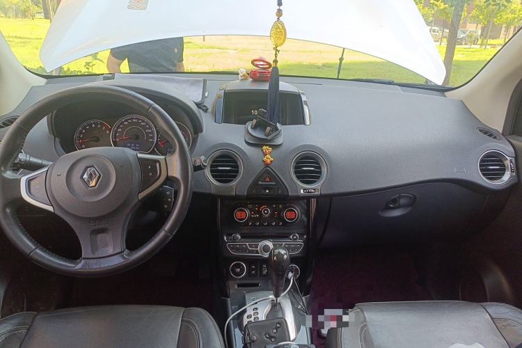 Used Renault Koleos 2012 2.5L 4x4 Comfort Edition with Navigation Center Console