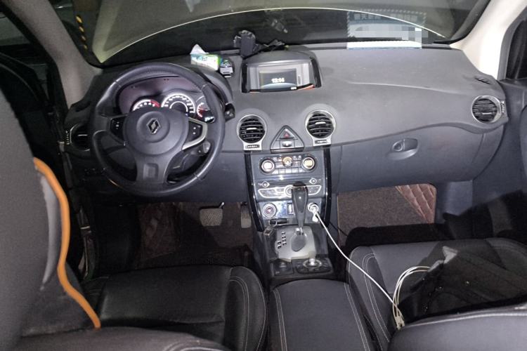 Used Renault Koleos 2012 2.5L Two-Wheel Drive Comfort Edition with Navigation Center Console