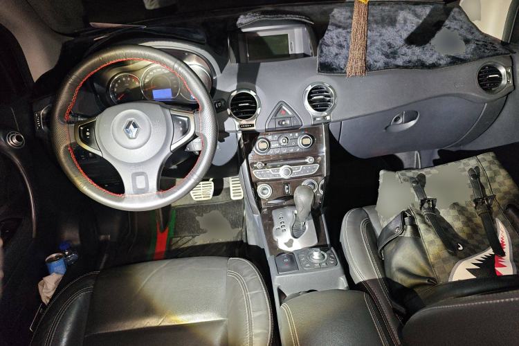 Used Renault Koleos 2012 2.5L Two-Wheel Drive Comfort Edition with Navigation Center Console