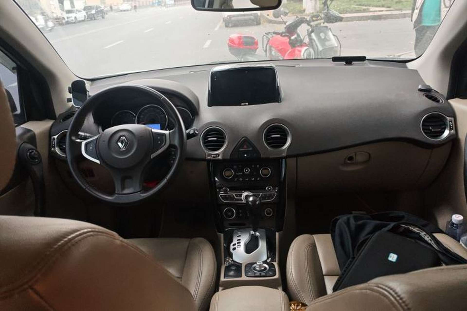 Used Renault Koleos 2012 2.5L 4x4 Comfort Edition with Navigation Center Console