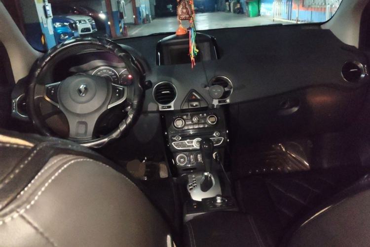 Used Renault Koleos 2012 2.5L 4x4 Comfort Edition with Navigation Center Console