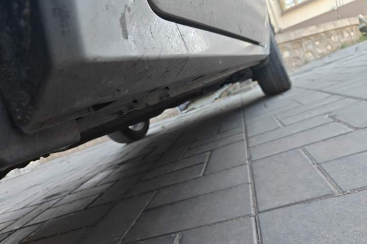 Used Renault Koleos 2012 2.5L 4x4 Luxury Navigation Edition Chassis Front Left