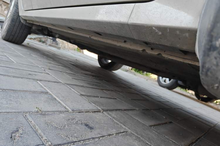 Used Renault Koleos 2012 2.5L 4x4 Luxury Navigation Edition Chassis Front Right