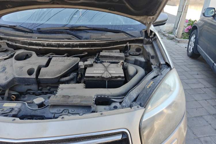 Used Renault Koleos 2012 2.5L 4x4 Luxury Navigation Edition Engine Bay Left