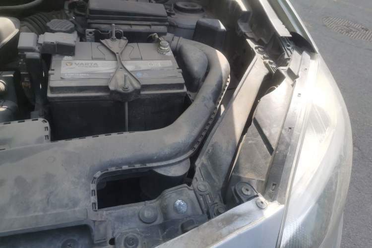 Used Renault Koleos 2012 2.5L 4x4 Comfort Edition with Navigation Engine Bay Left