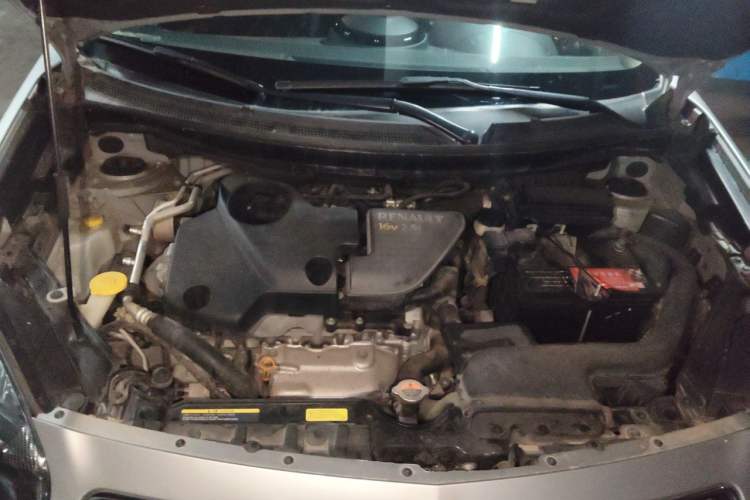Used Renault Koleos 2012 2.5L 4x4 Comfort Edition with Navigation Engine Bay