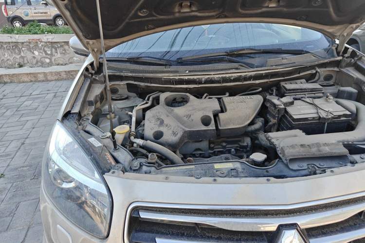 Used Renault Koleos 2012 2.5L 4x4 Luxury Navigation Edition Engine Bay Right