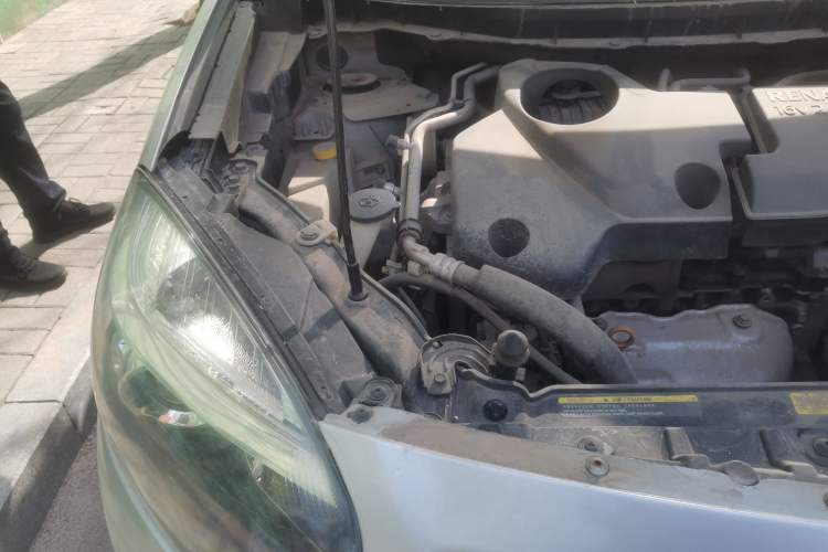 Used Renault Koleos 2012 2.5L 4x4 Comfort Edition with Navigation Engine Bay Right