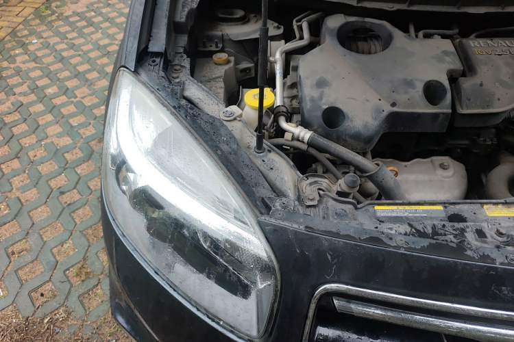 Used Renault Koleos 2012 2.5L 4x4 Comfort Edition with Navigation Engine Bay Right