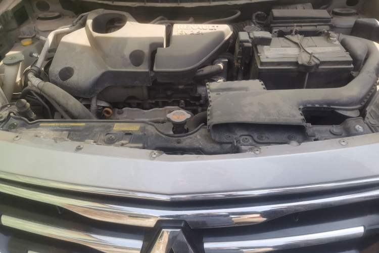 Used Renault Koleos 2012 2.5L 4x4 Comfort Edition with Navigation Engine Bay