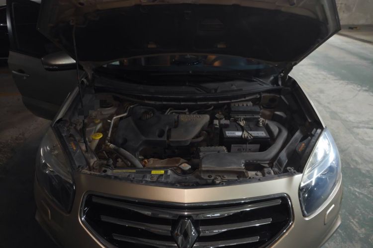 Used Renault Koleos 2012 2.5L 4x4 Luxury Navigation Edition Engine Bay