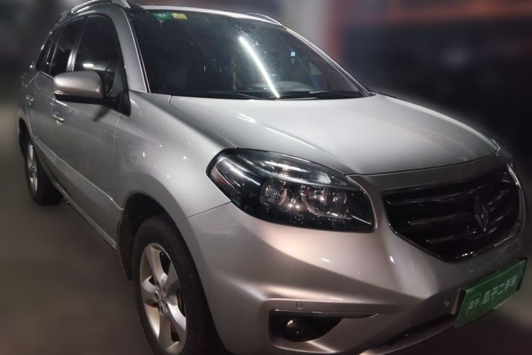 Used Renault Koleos 2012 2.5L 4x4 Comfort Edition with Navigation Front Right 45 Deg
