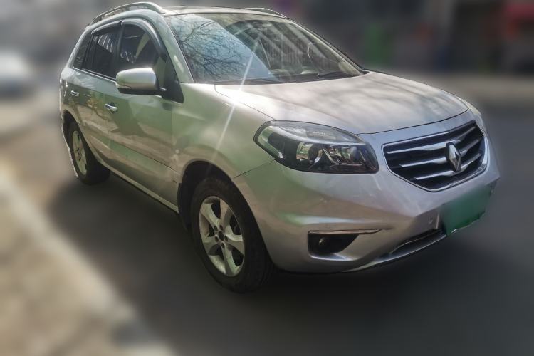 Used Renault Koleos 2012 2.5L 4x4 Comfort Edition with Navigation Front Right 45 Deg