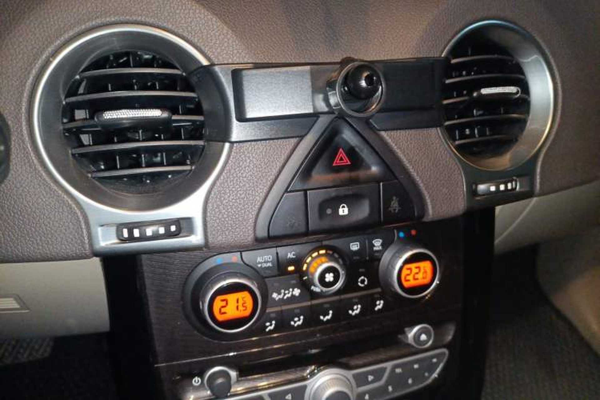 Used Renault Koleos 2012 2.5L 4x4 Comfort Edition with Navigation Gear Lever