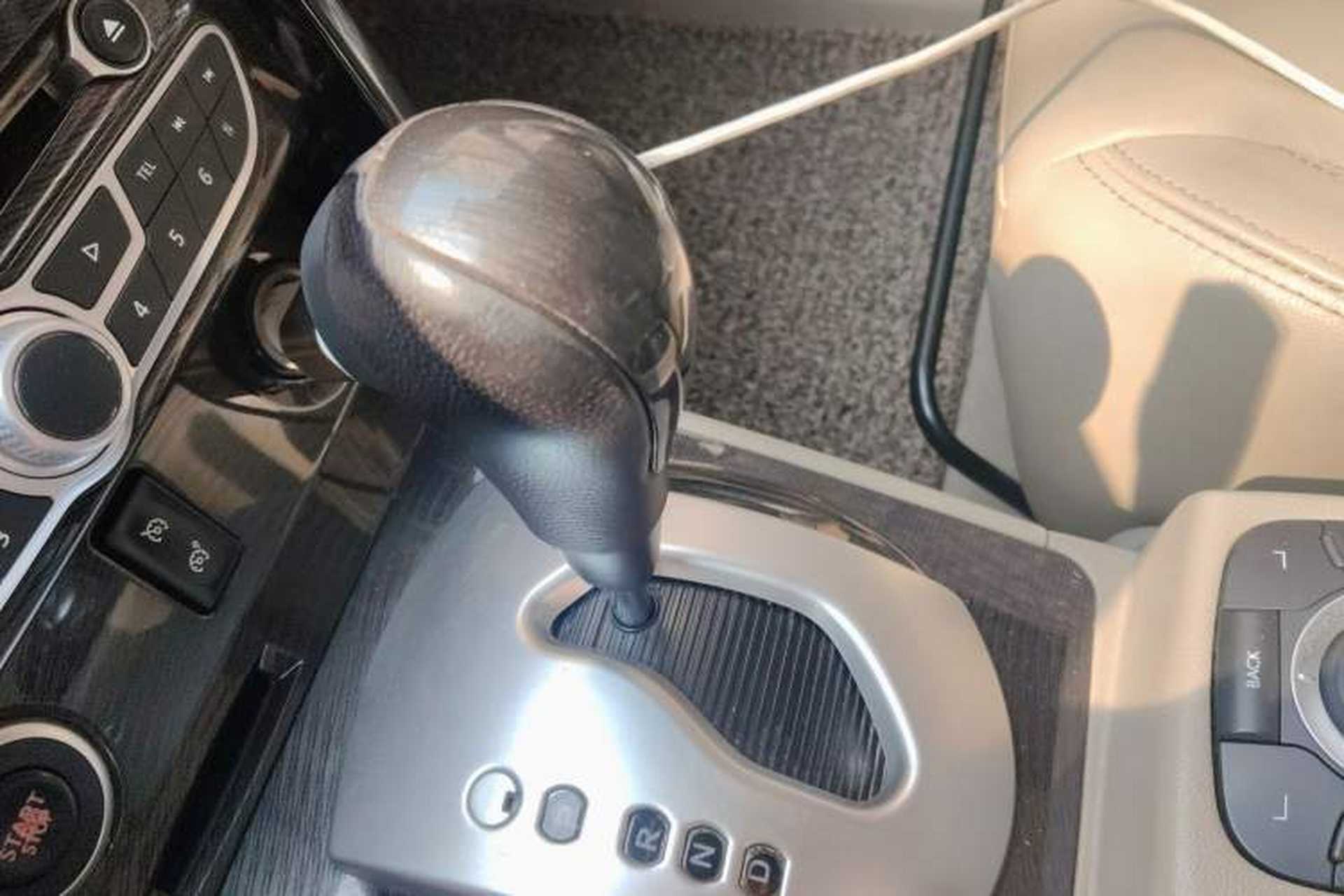 Used Renault Koleos 2012 2.5L Two-Wheel Drive Comfort Edition with Navigation Gear Lever