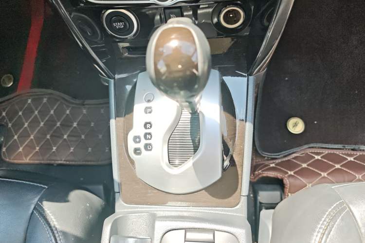 Used Renault Koleos 2012 2.5L Two-Wheel Drive Comfort Edition with Navigation Gear Lever