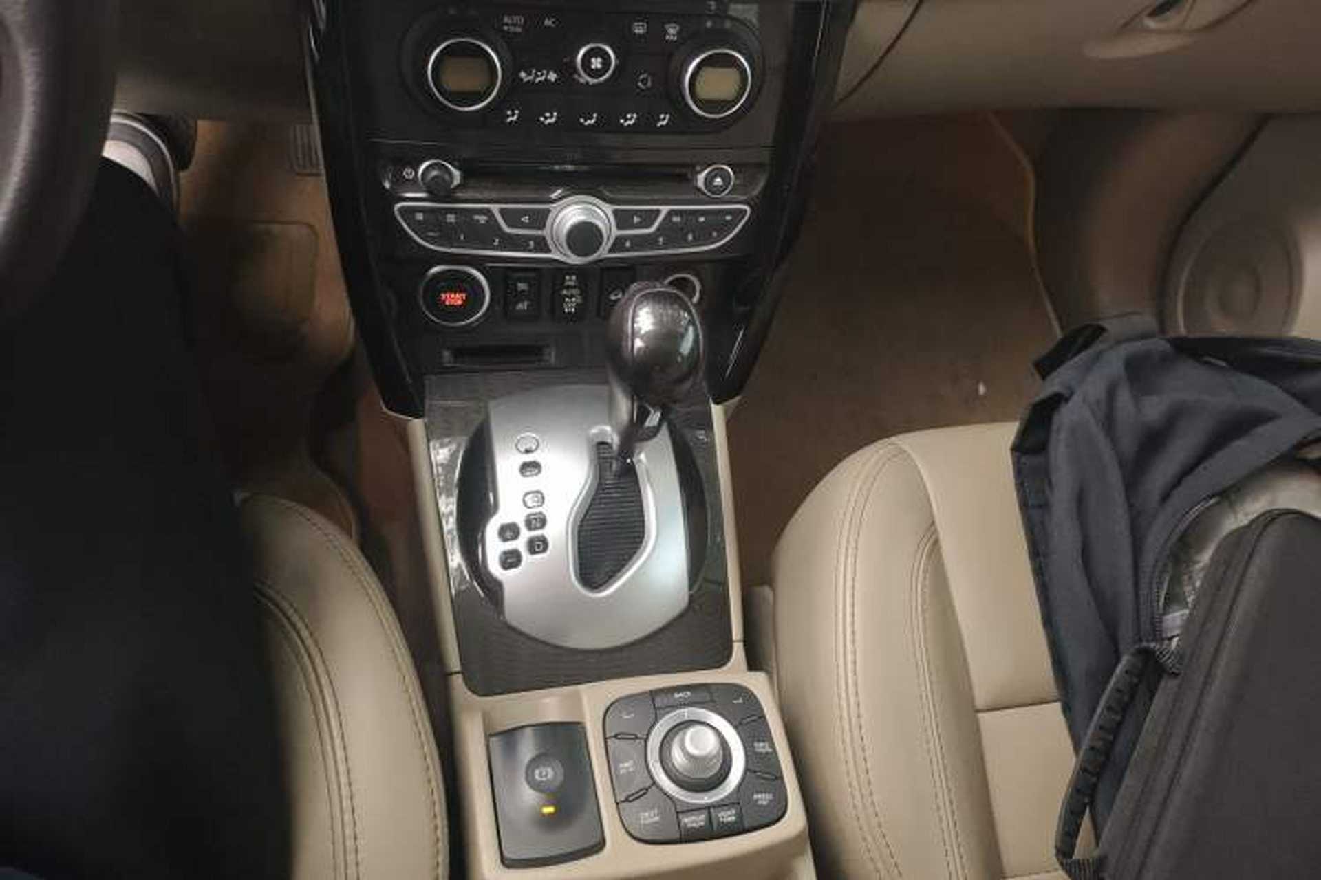 Used Renault Koleos 2012 2.5L 4x4 Comfort Edition with Navigation Gear Lever