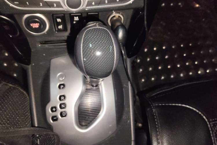 Used Renault Koleos 2012 2.5L 4x4 Comfort Edition with Navigation Gear Lever