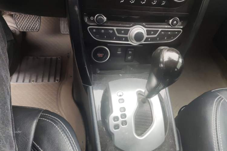Used Renault Koleos 2012 2.5L Two-Wheel Drive Comfort Edition with Navigation Gear Lever