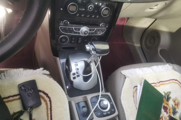 Used Renault Koleos 2012 2.5L 4x4 Comfort Edition with Navigation Gear Lever