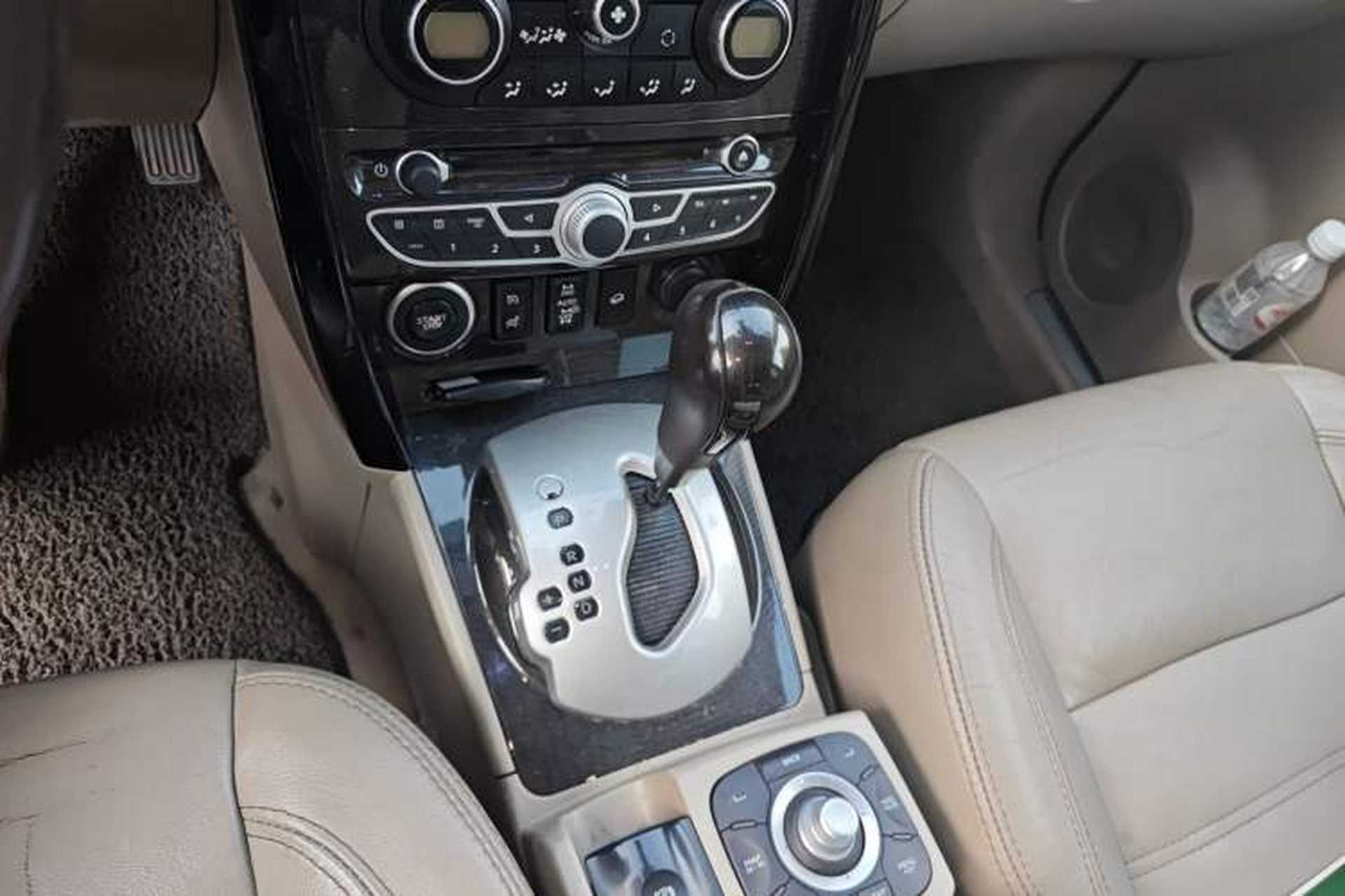 Used Renault Koleos 2012 2.5L 4x4 Comfort Edition with Navigation Gear Lever