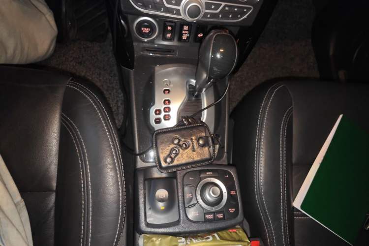 Used Renault Koleos 2012 2.5L 4x4 Luxury Navigation Edition Gear Lever