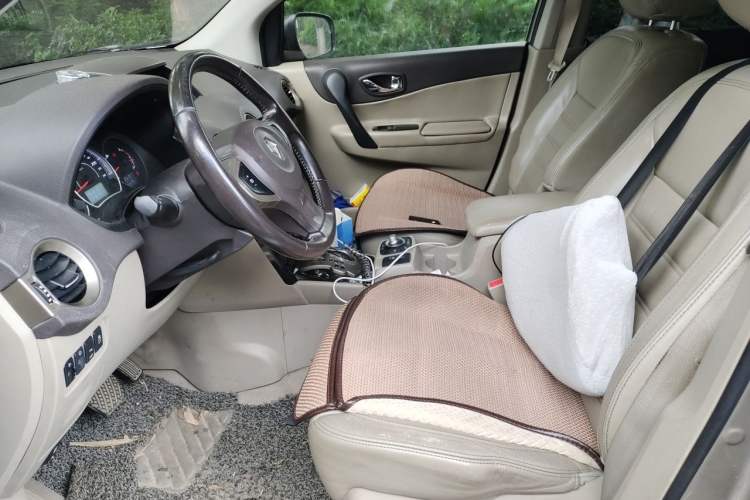 Used Renault Koleos 2012 2.5L Two-Wheel Drive Comfort Edition with Navigation Left Front Seat