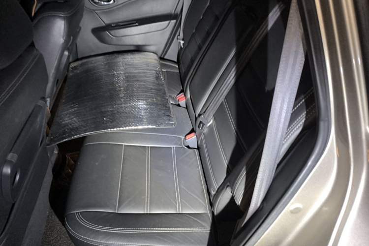 Used Renault Koleos 2012 2.5L Two-Wheel Drive Comfort Edition with Navigation Left Rear Seat