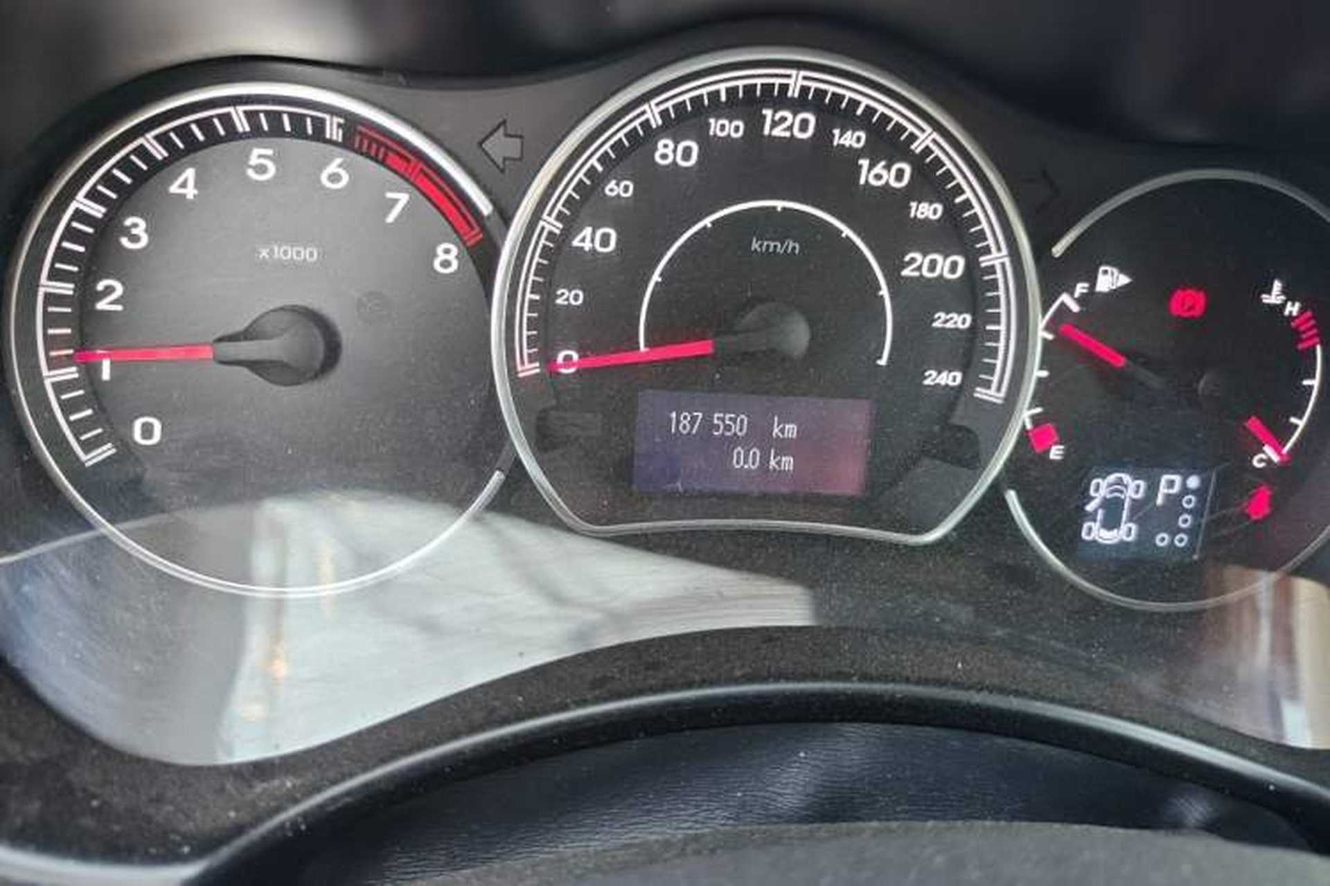 Used Renault Koleos 2012 2.5L 4x4 Luxury Navigation Edition Odometer Close Up
