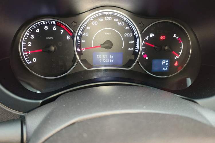 Used Renault Koleos 2012 2.5L 4x4 Comfort Edition with Navigation Odometer Close Up