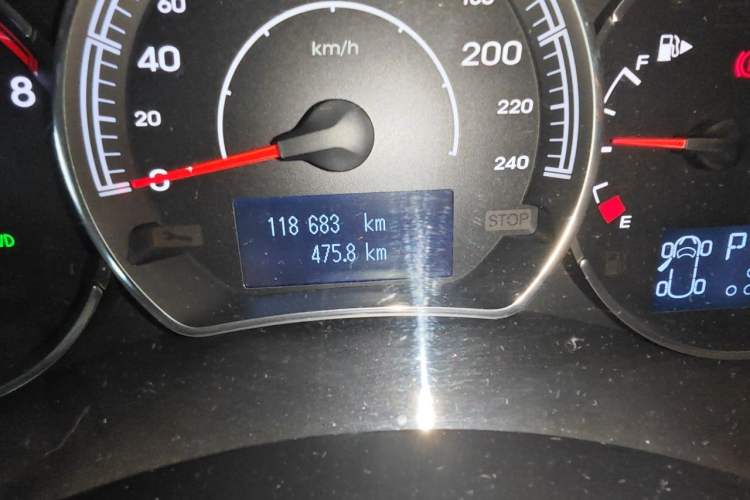 Used Renault Koleos 2012 2.5L 4x4 Luxury Navigation Edition Odometer Close Up