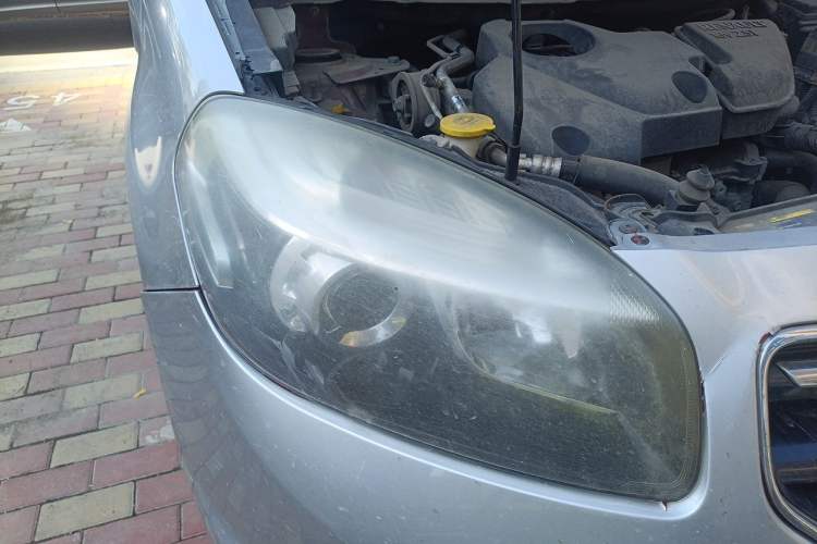 Used Renault Koleos 2012 2.5L 4x4 Comfort Edition with Navigation Right Front Headlight