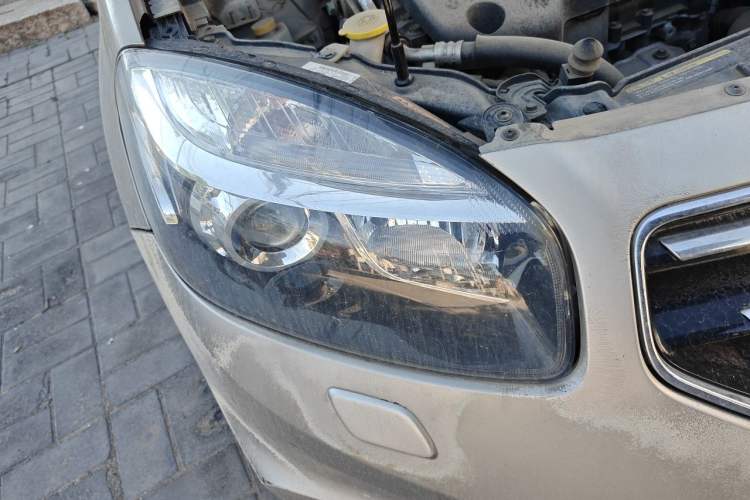 Used Renault Koleos 2012 2.5L 4x4 Luxury Navigation Edition Right Front Headlight