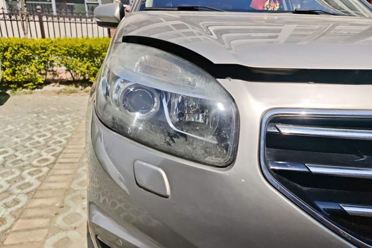 Used Renault Koleos 2012 2.5L Two-Wheel Drive Comfort Edition with Navigation Right Front Headlight