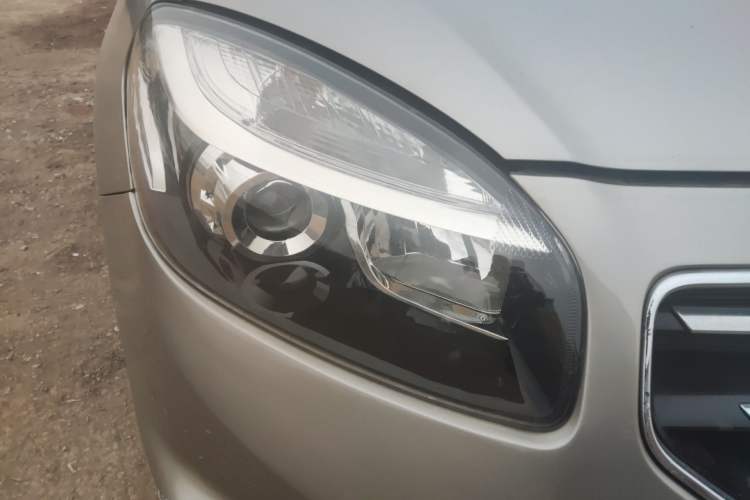 Used Renault Koleos 2012 2.5L Two-Wheel Drive Comfort Edition with Navigation Right Front Headlight