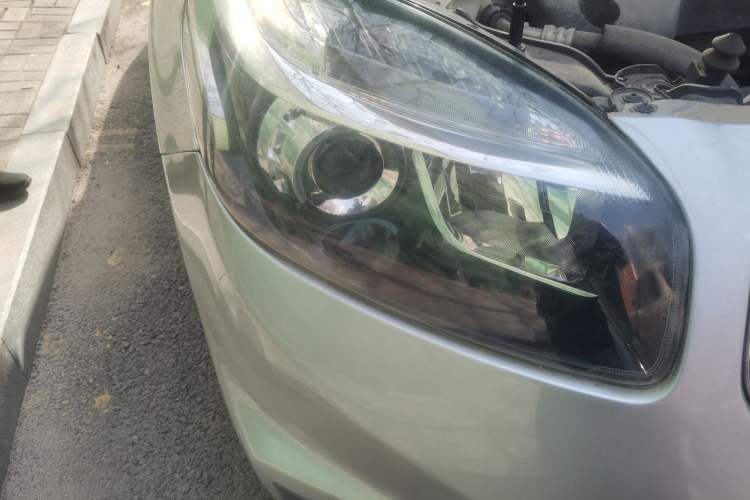Used Renault Koleos 2012 2.5L 4x4 Comfort Edition with Navigation Right Front Headlight