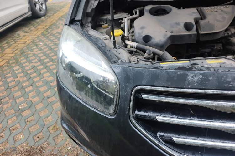Used Renault Koleos 2012 2.5L 4x4 Comfort Edition with Navigation Right Front Headlight