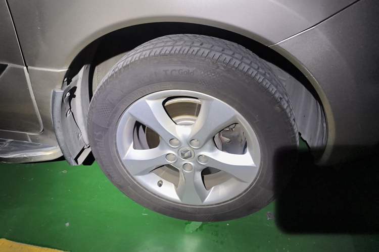 Used Renault Koleos 2012 2.5L Two-Wheel Drive Comfort Edition with Navigation Right Front Wheel Hub