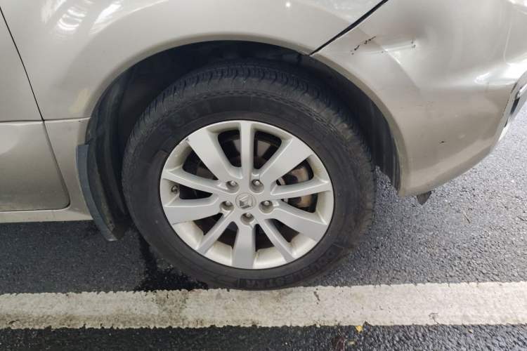 Used Renault Koleos 2012 2.5L Two-Wheel Drive Comfort Edition with Navigation Right Front Wheel Hub