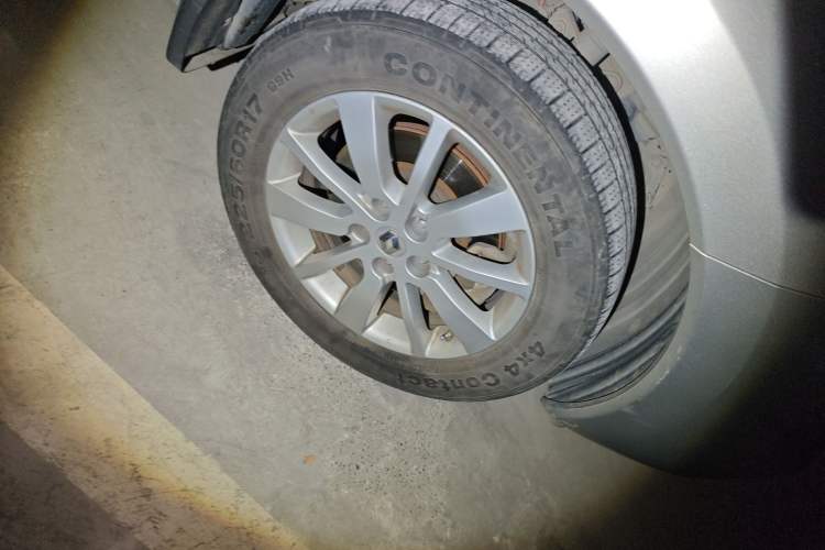 Used Renault Koleos 2012 2.5L Two-Wheel Drive Comfort Edition with Navigation Right Front Wheel Hub