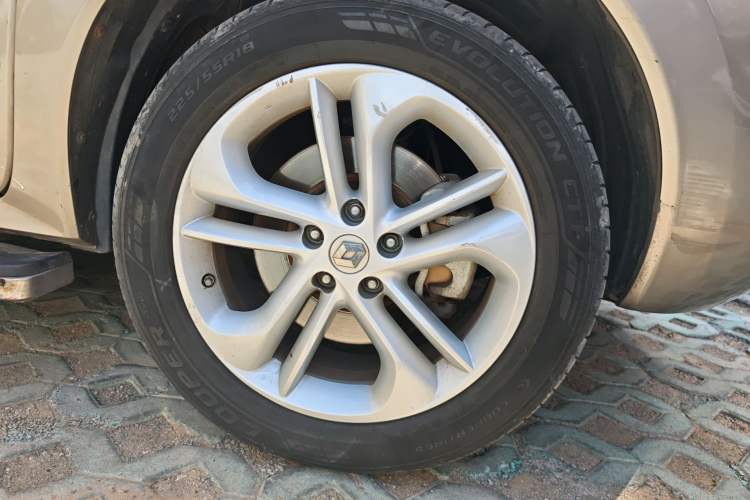 Used Renault Koleos 2012 2.5L Two-Wheel Drive Comfort Edition with Navigation Right Front Wheel Hub