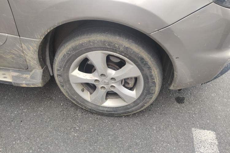 Used Renault Koleos 2012 2.5L Two-Wheel Drive Comfort Edition with Navigation Right Front Wheel Hub