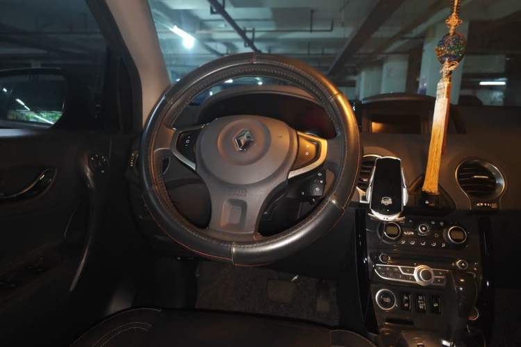 Used Renault Koleos 2012 2.5L 4x4 Luxury Navigation Edition Steering Wheel