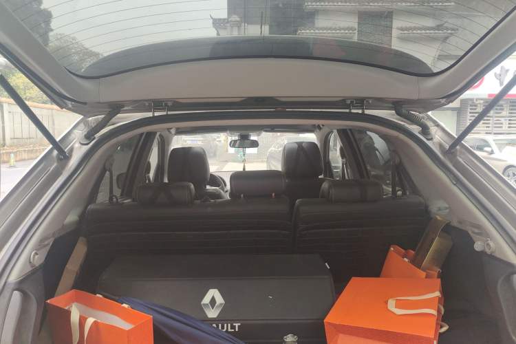 Used Renault Koleos 2012 2.5L Two-Wheel Drive Comfort Edition with Navigation Trunk