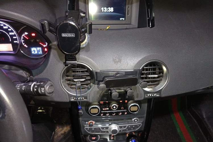 Used Renault Koleos 2012 2.5L Two-Wheel Drive Comfort Edition with Navigation Audio And AC Panel