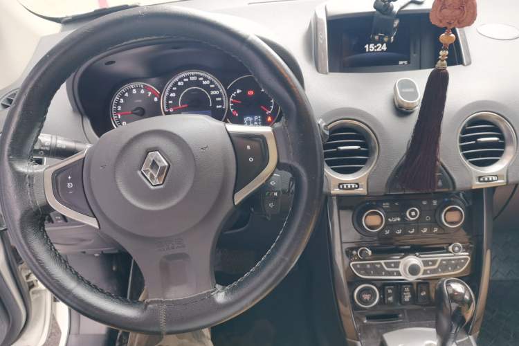 Used Renault Koleos 2012 2.5L 4x4 Comfort Edition with Navigation Audio And AC Panel