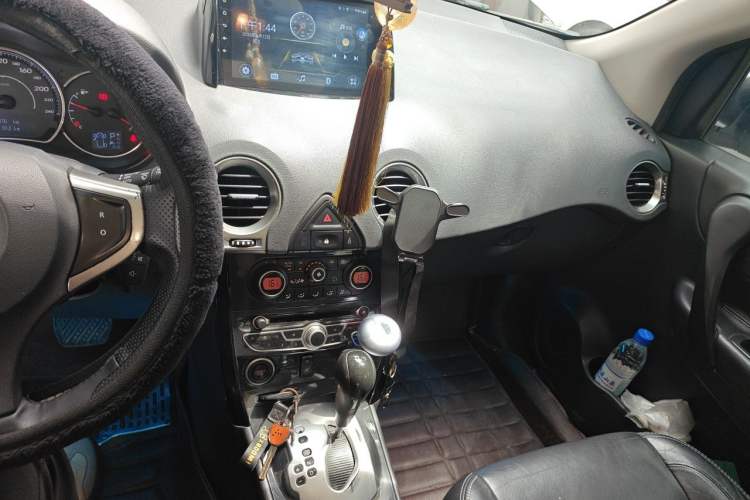 Used Renault Koleos 2012 2.5L Two-Wheel Drive Comfort Edition with Navigation Audio And AC Panel