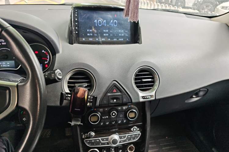 Used Renault Koleos 2012 2.5L 4x4 Comfort Edition with Navigation Audio And AC Panel
