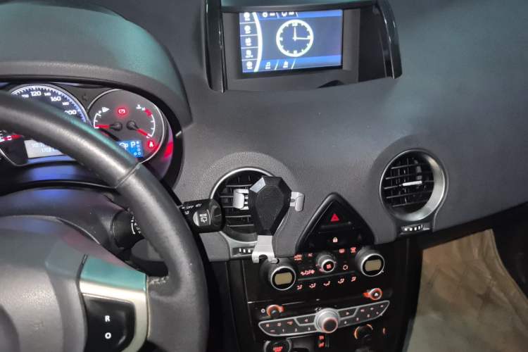 Used Renault Koleos 2012 2.5L Two-Wheel Drive Comfort Edition with Navigation Audio And AC Panel
