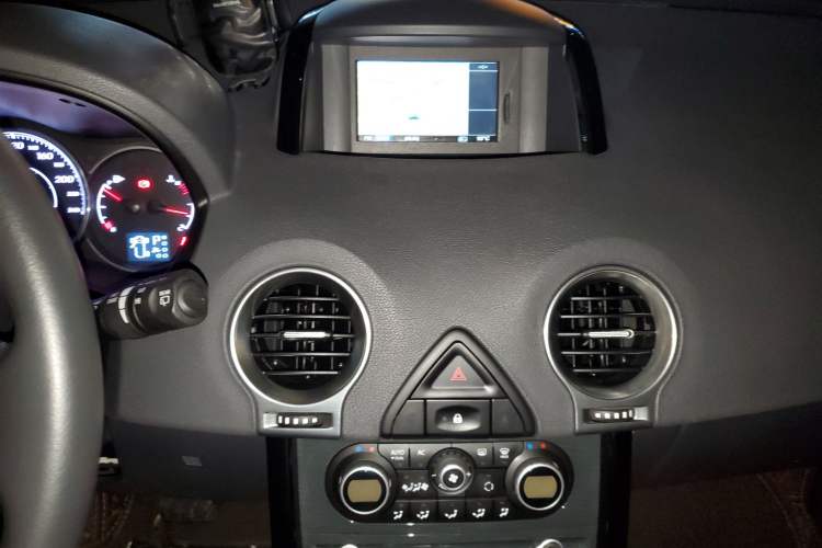 Used Renault Koleos 2012 2.5L Two-Wheel Drive Comfort Edition with Navigation Audio And AC Panel